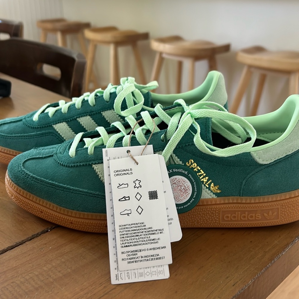 NWT box/ dark green laces. Adidas Spezial Handball Green Shoes. Never worn.